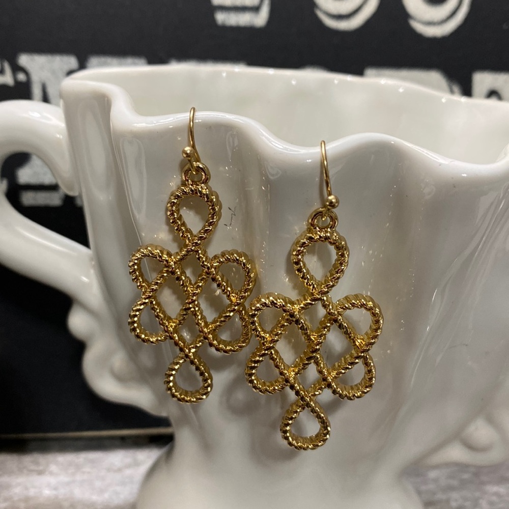 NWOT Textured Gold Tone Chandelier Pierced Earrings!